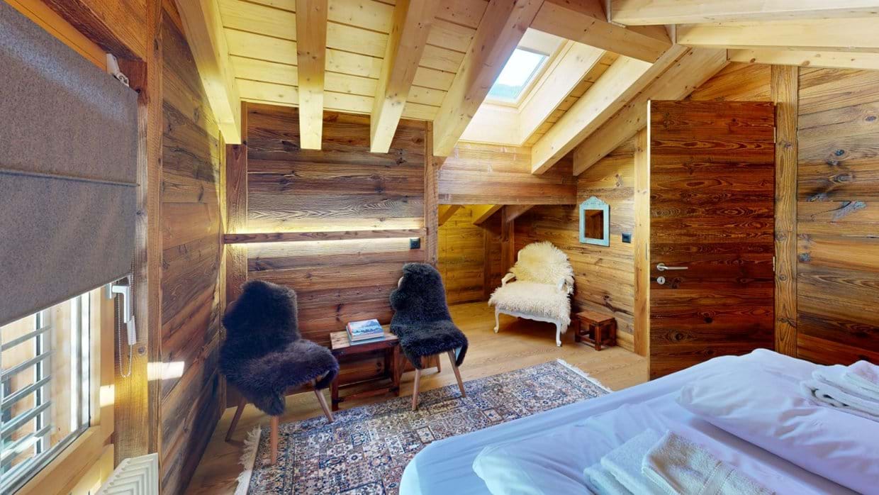 009Penthouse Iona Master Bedroom b.jpg