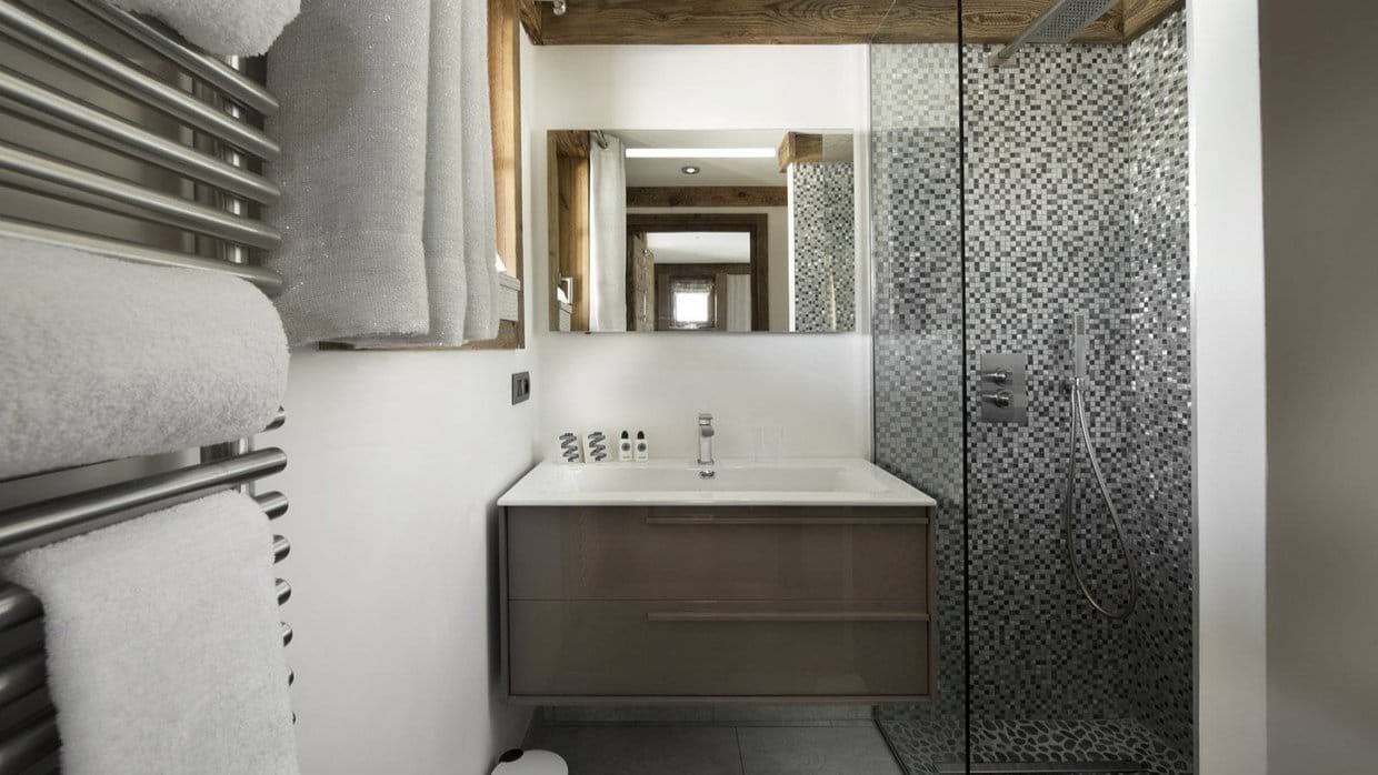 Luxury-Ski-Chalet-Courchevel-1550-Chalet-L'Or-Blanc-Oxford-Ski-Bathroom.jpg