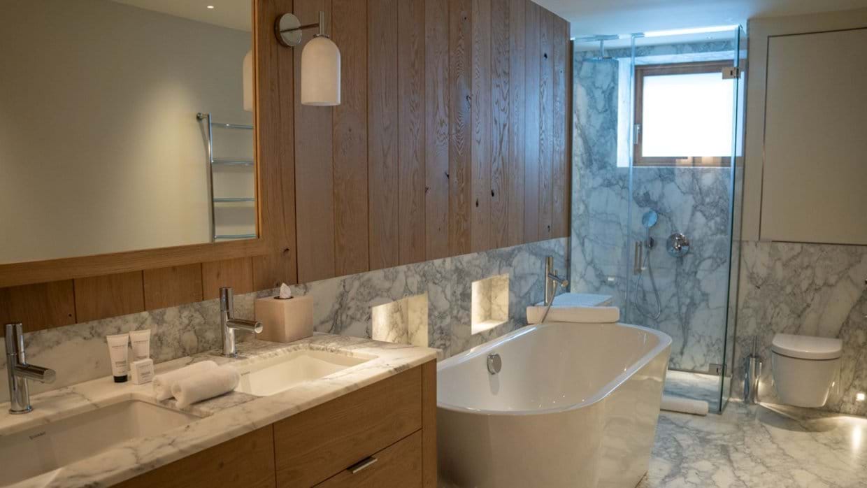 luxury-ski-chalet-val-disere-silverstone-4-oxford-ski-bathroom (1).jpg