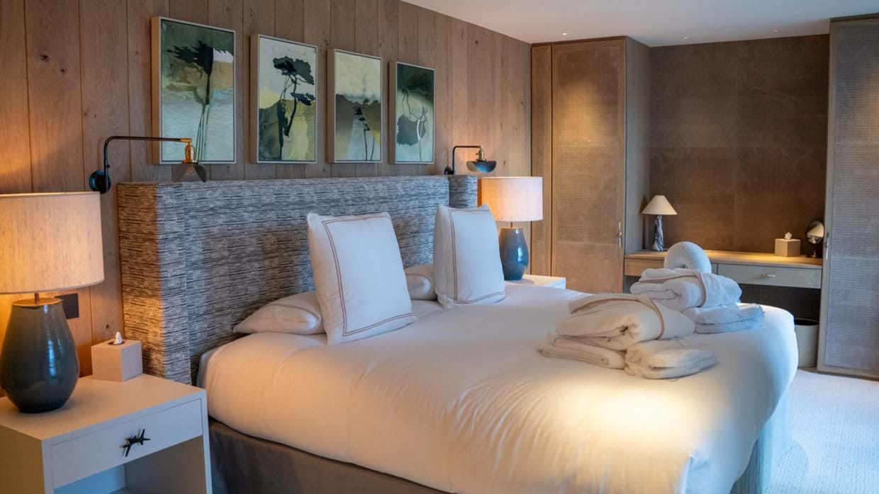 luxury-ski-chalet-val-disere-silverstone-4-oxford-ski-bedroom (2).jpg