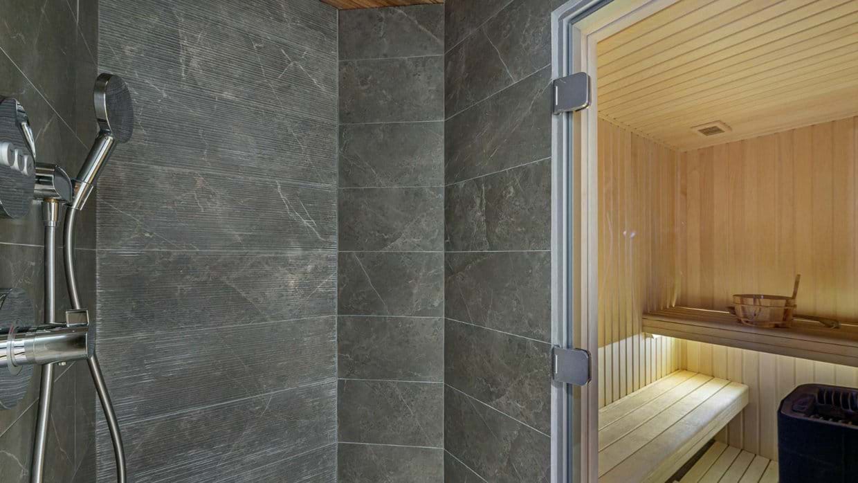 Apartment Savoie 22 Shower room.jpg