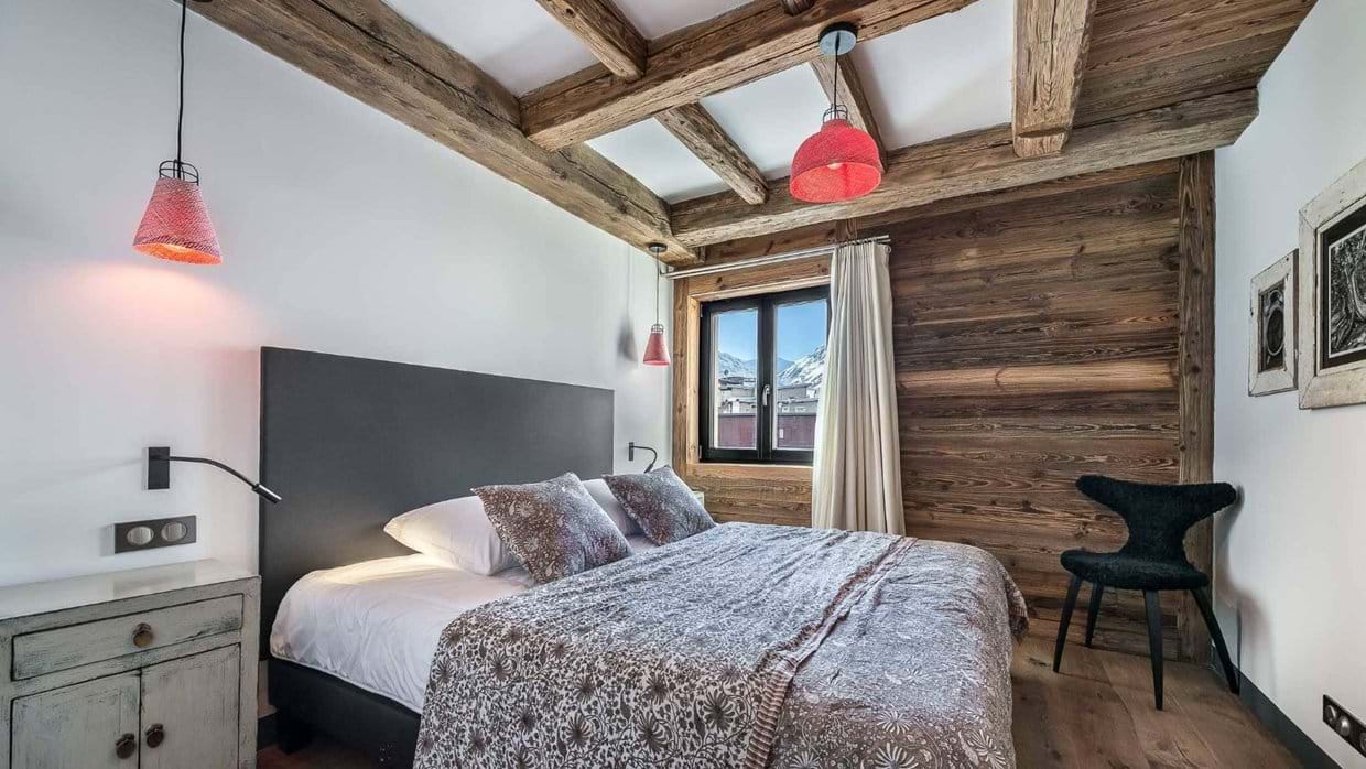 Luxury-Ski-Chalet-Val d'Isere-Apartment-Savoie 42-Oxford-Ski-Bedroom.jpg