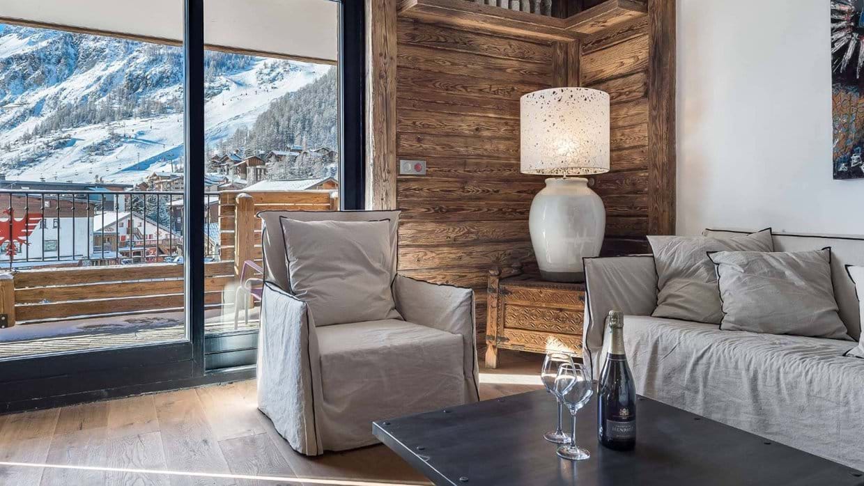 Luxury-Ski-Chalet-Val d'Isere-Apartment-Savoie 42-Oxford-Ski-Lounge.jpg