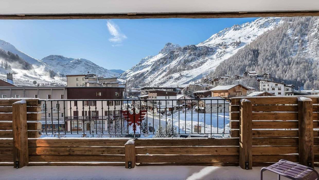 Luxury-Ski-Chalet-Val d'Isere-Apartment-Savoie 42-Oxford-Ski-Terrace.jpg