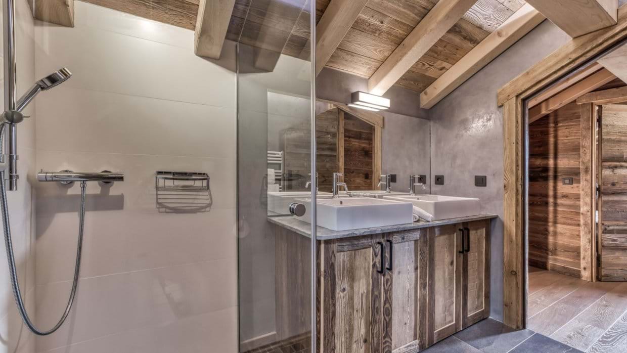 Luxury-Ski-Chalet-Megeve-Chalet Grey Fox-Bathroom 3-Oxford Ski.jpg