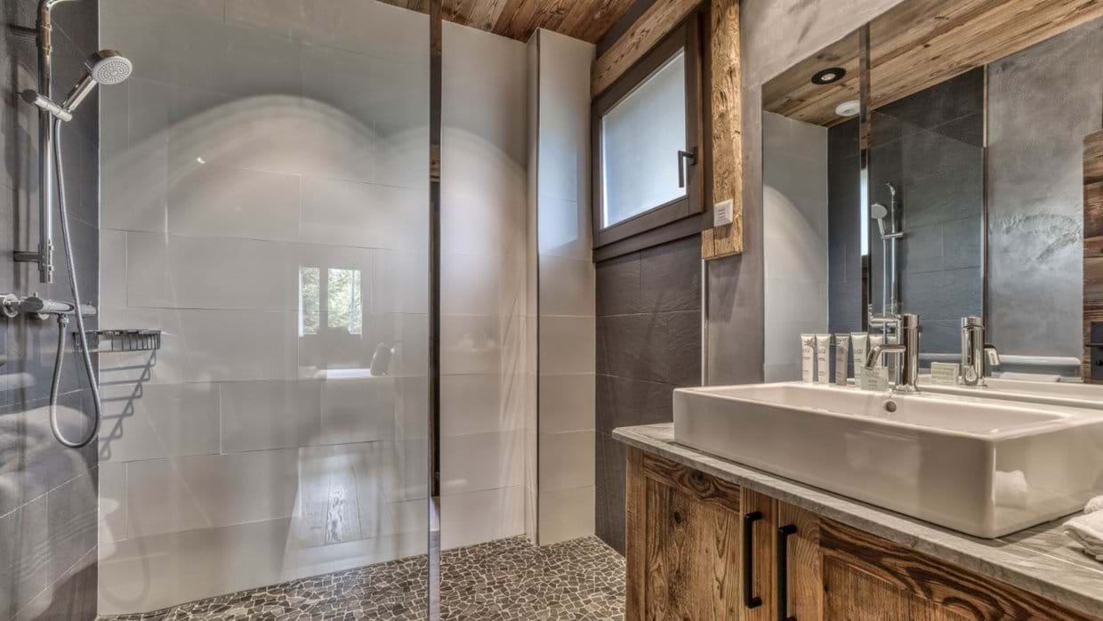 Luxury-Ski-Chalet-Megeve-Chalet Grey Fox-Bathroom 4-Oxford Ski.jpg