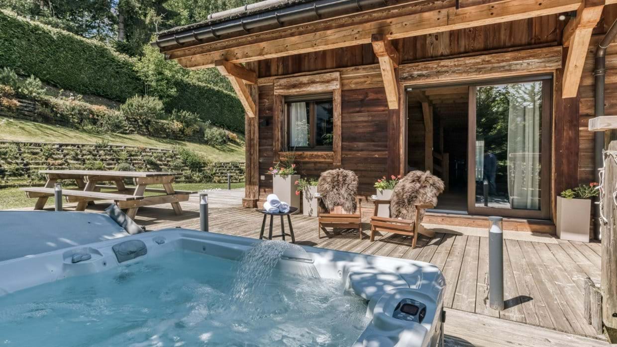 Luxury-Ski-Chalet-Megeve-Chalet Grey Fox-Outdoor Jacuzzi-Oxford Ski.jpg