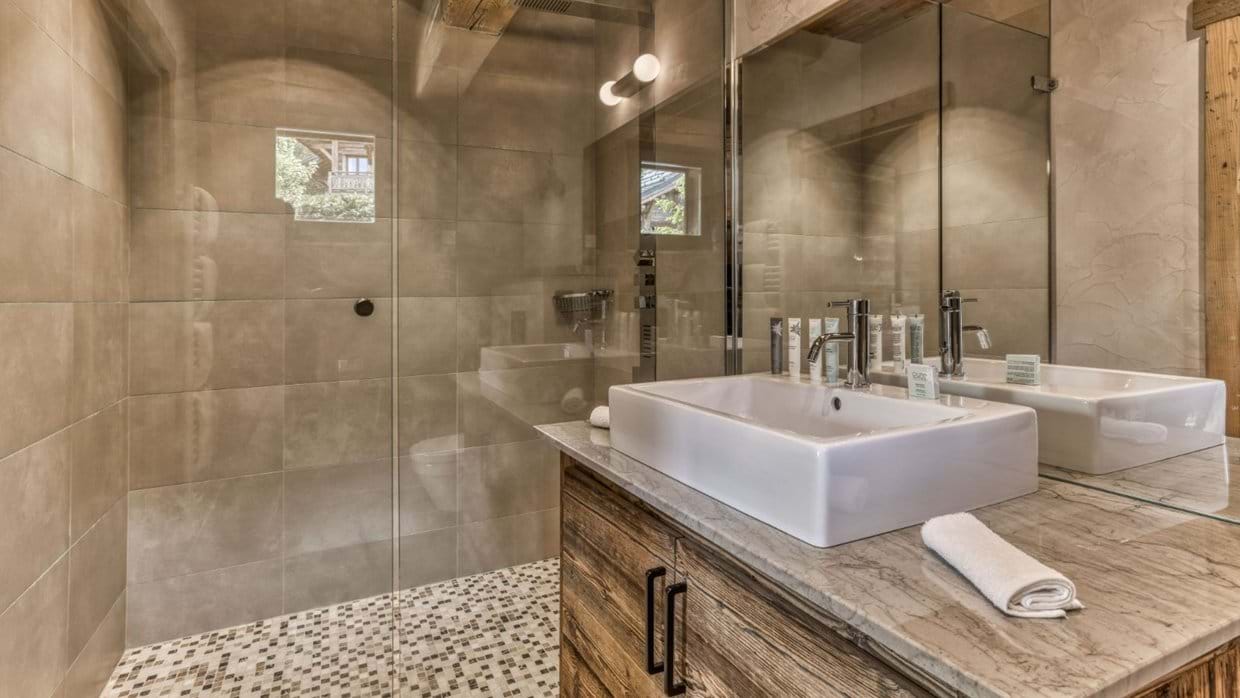 Luxury-Ski-Chalet-Megeve-Chalet Red Fox-Bathroom 4-Oxford Ski.jpg