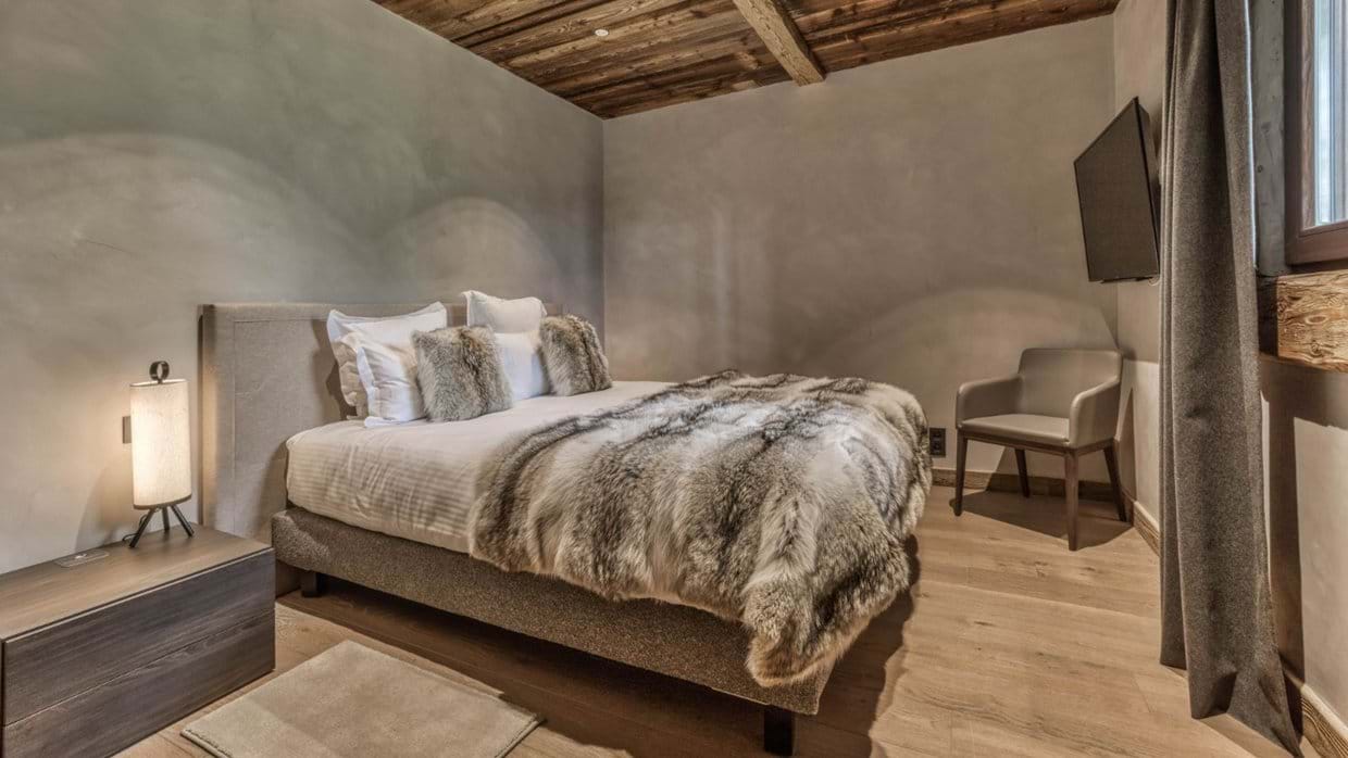 Luxury-Ski-Chalet-Megeve-Chalet Red Fox-Bedroom 1-Oxford Ski.jpg