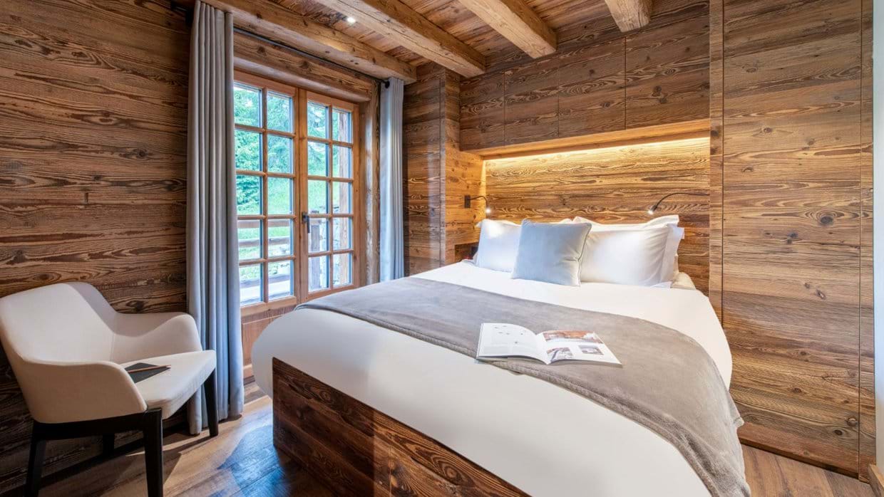 Luxury-Ski-Chalet-Verbier-Chalet-Riant-Oxford-Ski-Bedroom 3.jpg