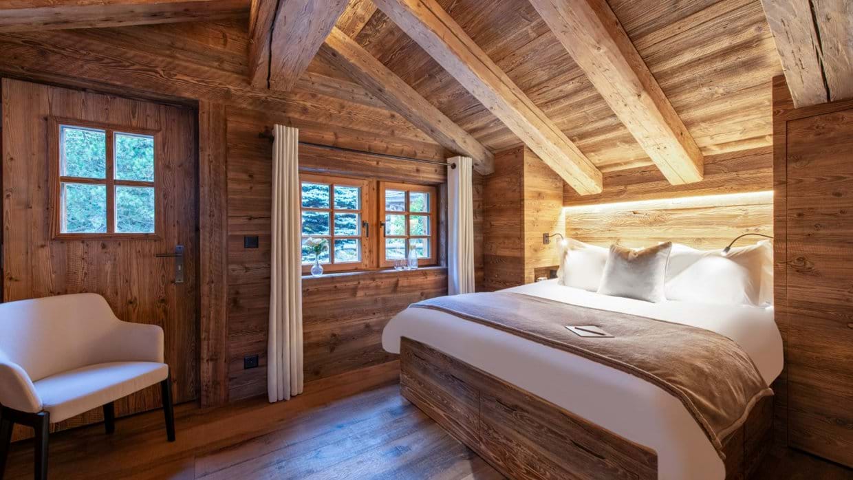 Luxury-Ski-Chalet-Verbier-Chalet-Riant-Oxford-Ski-Bedroom 4.jpg