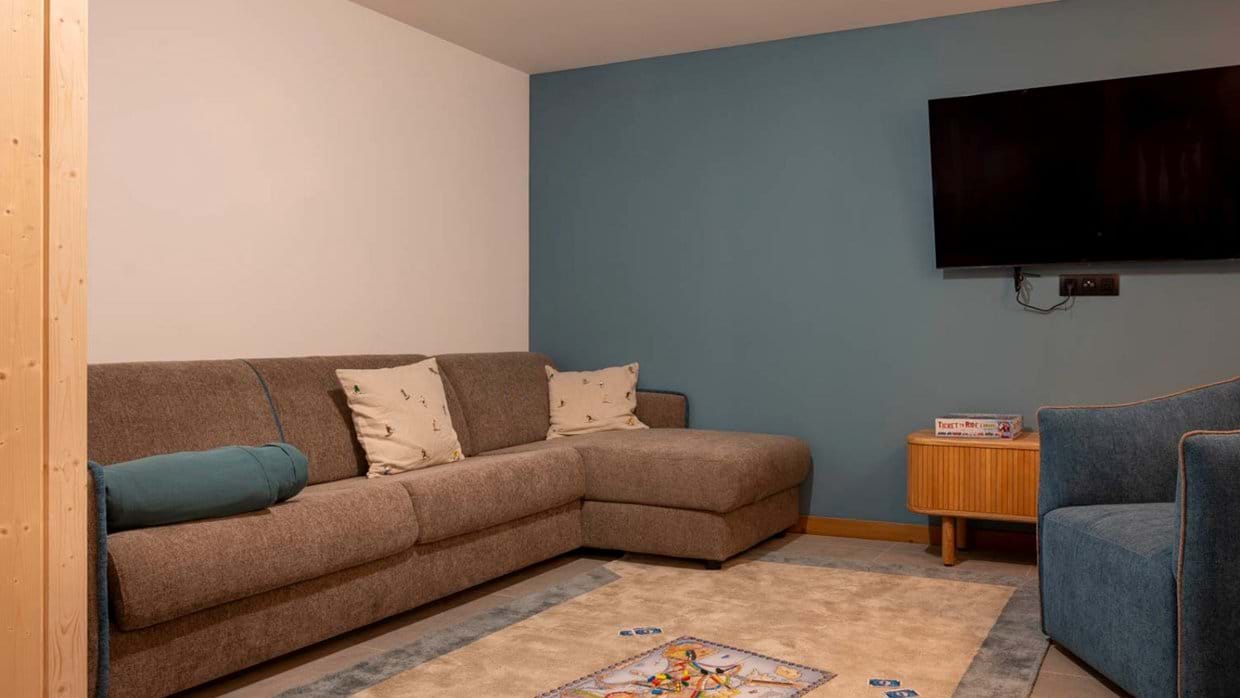 Luxury-ski-chalet-Les Gets-Chalet Grizzly-TV room-Oxford-Ski.jpg