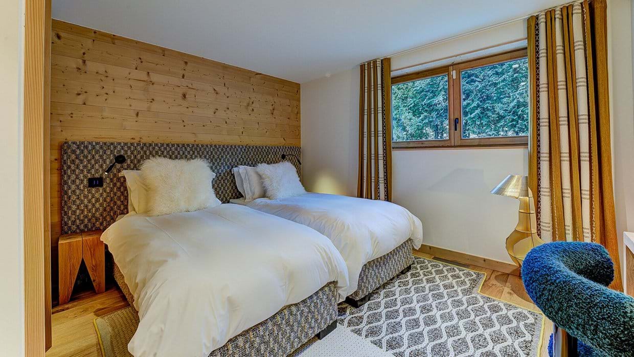 Luxury-Ski-Chalet-Chamonix-Chalet-Trois-Seours-Oxford-Ski-Bedroom (34).jpg