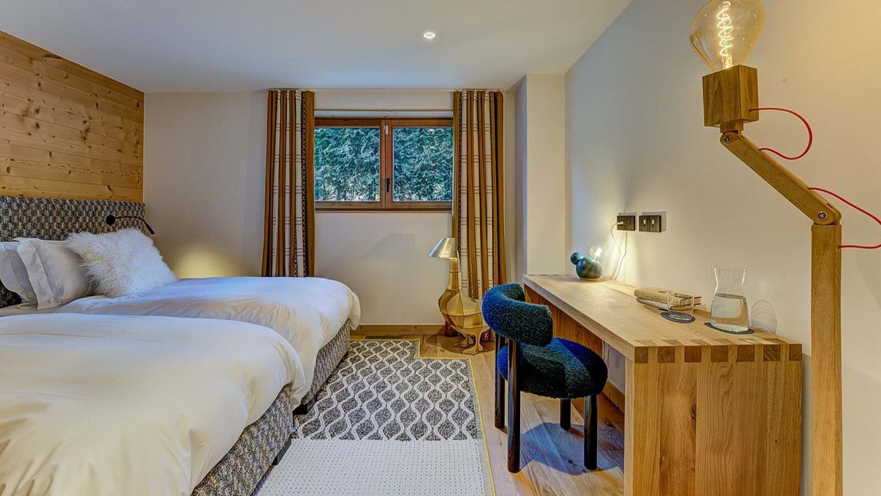 Luxury-Ski-Chalet-Chamonix-Chalet-Trois-Seours-Oxford-Ski-Bedroom (16).jpg