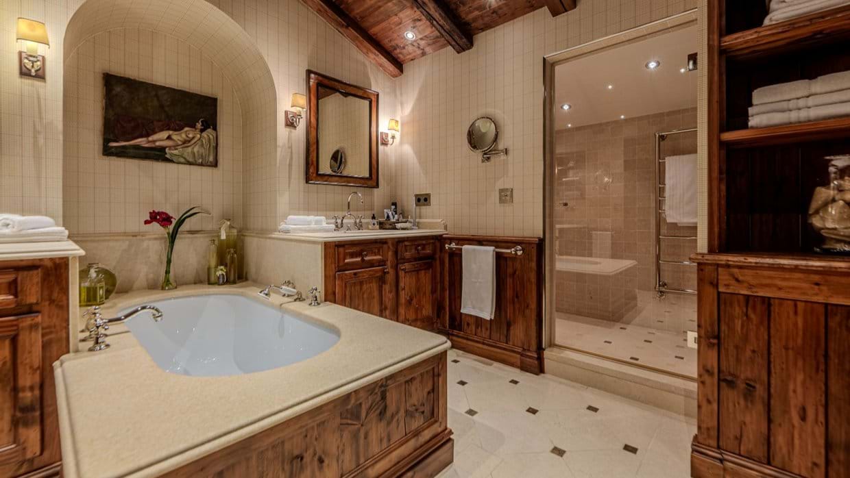 Luxury-Ski-Chalet-Kitzbuhel-Chalet-Tyrolia-Oxford-Ski-Bathroom2.jpg