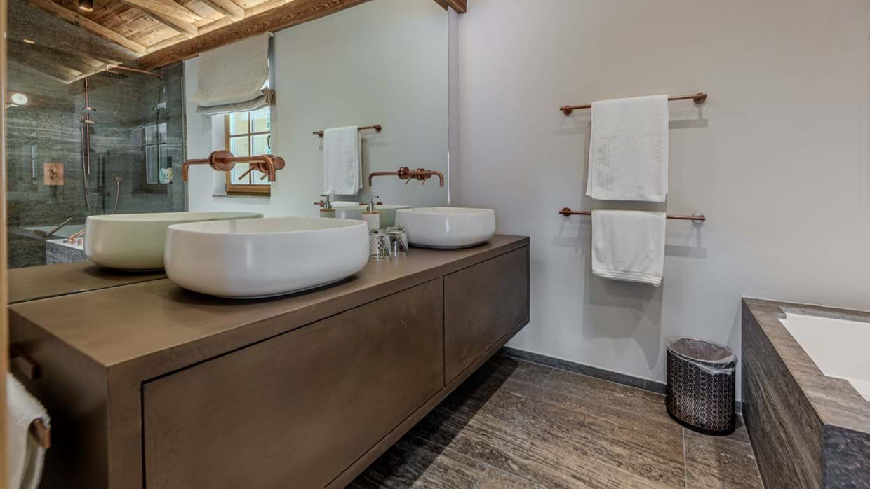 Luxury-Ski-Chalet-Kitzbuhel-Chalet-Tyrolia-Oxford-Ski-Bathroom3.jpg