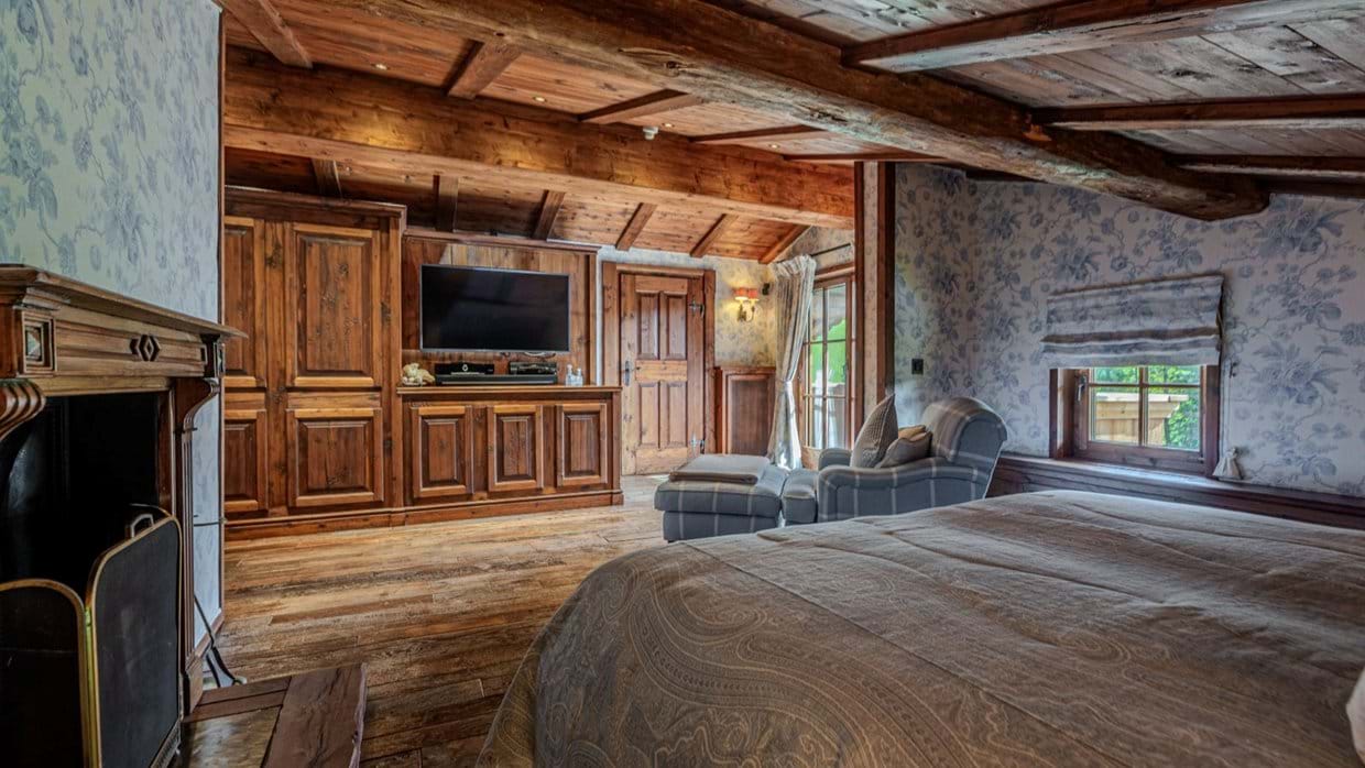 Luxury-Ski-Chalet-Kitzbuhel-Chalet-Tyrolia-Oxford-Ski-Bedroom (22).jpg