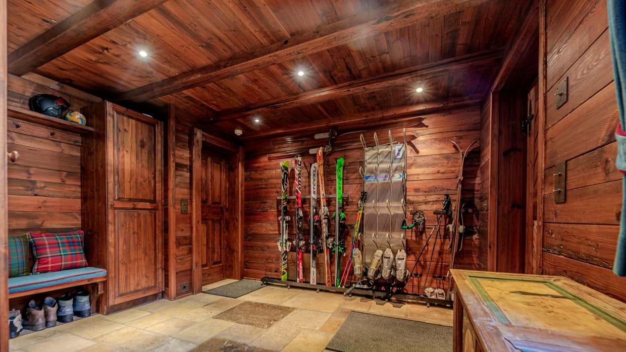 Luxury-Ski-Chalet-Kitzbuhel-Chalet-Tyrolia-Oxford-Ski-Ski-room.jpg