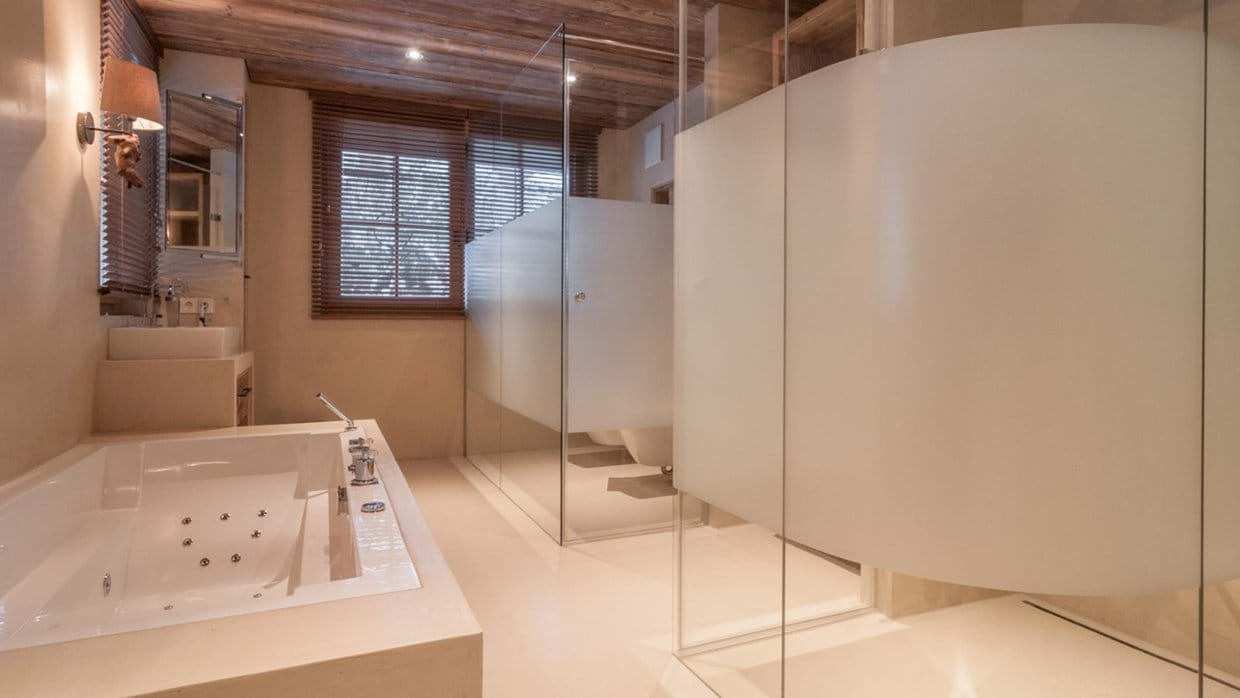 Luxury-Ski-Chalet-Kitzbuhel-Chalet-Comtesse-Oxford-Ski-Bathroom.jpg