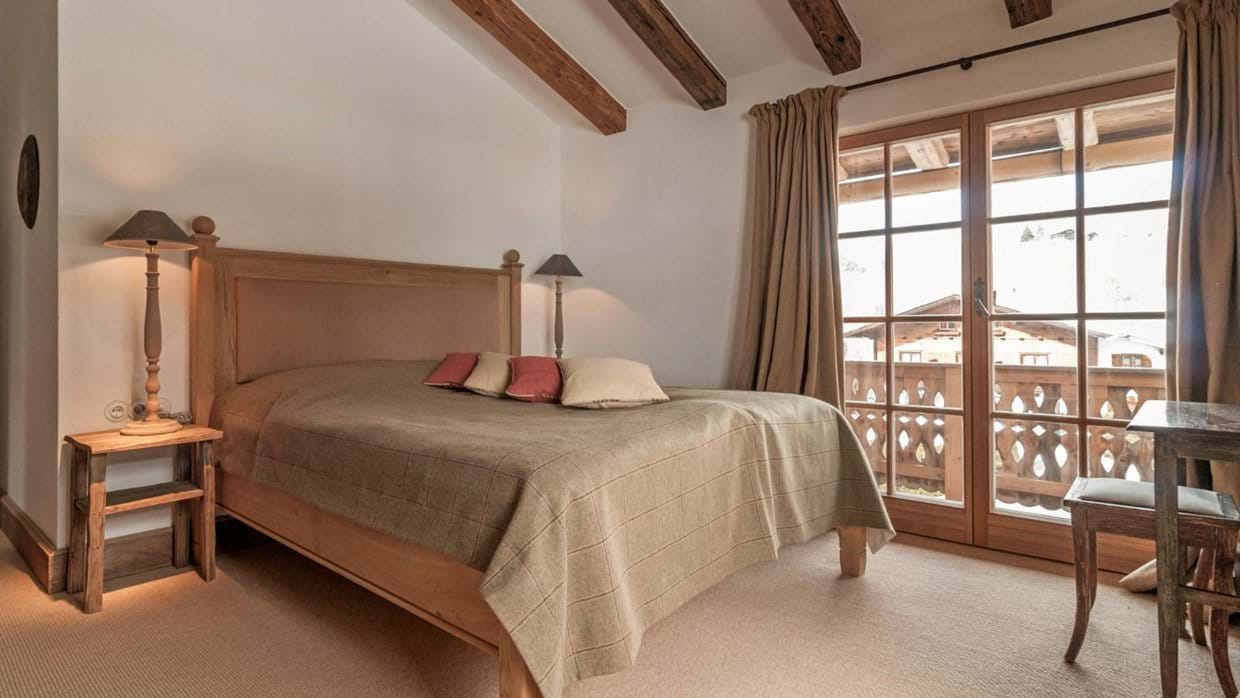 Luxury-Ski-Chalet-Kitzbuhel-Chalet-Aurach-Oxford-Ski-Bedroom (9).jpeg