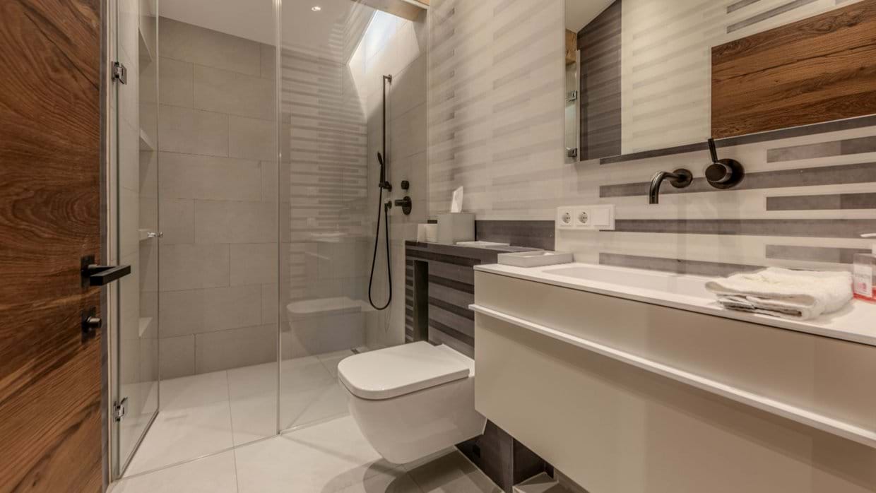 Luxury-Ski-Chalet-Kitzbuhel-Chalet-Colette-Oxford-Ski-Bathroom2.jpg