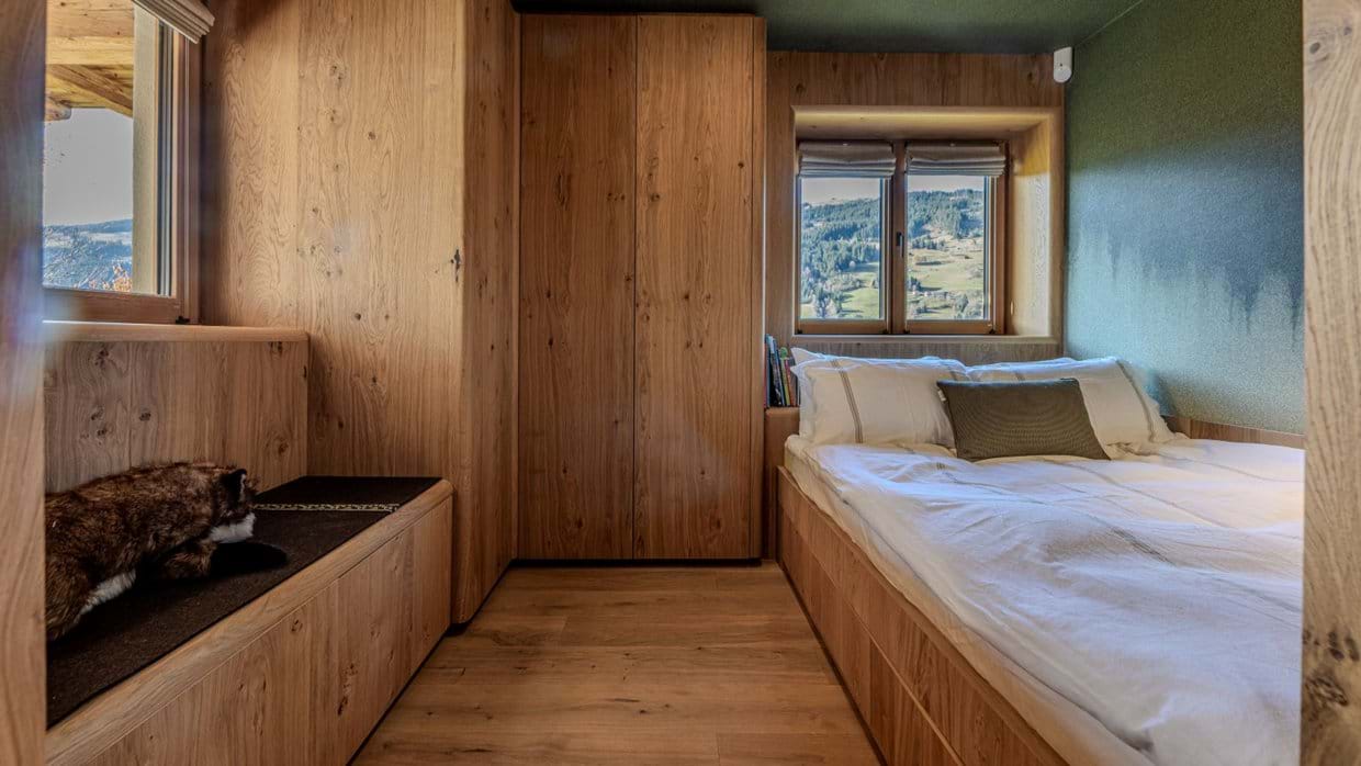 Luxury-Ski-Chalet-Kitzbuhel-Chalet-Colette-Oxford-Ski-Bedroom (17).jpg