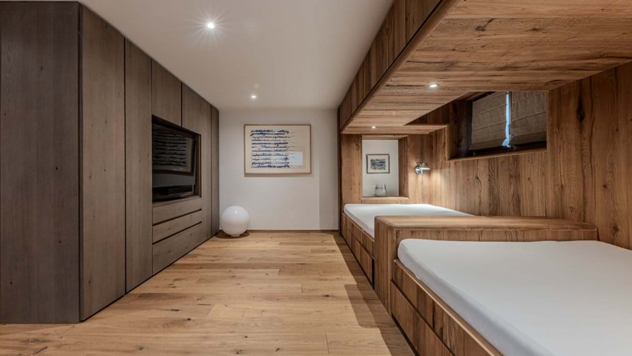 Luxury-Ski-Chalet-Kitzbuhel-Chalet-Colette-Oxford-Ski-Bedroom (21).jpg
