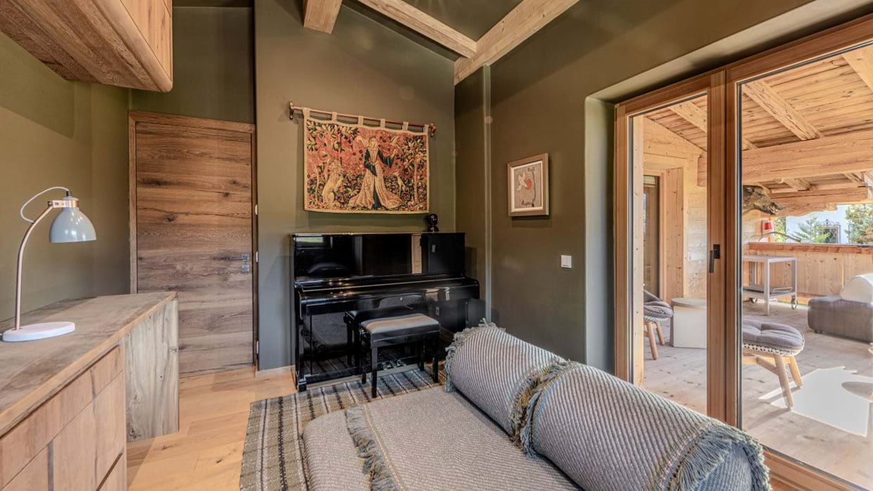 Luxury-Ski-Chalet-Kitzbuhel-Chalet-Colette-Oxford-Ski-piano.jpg
