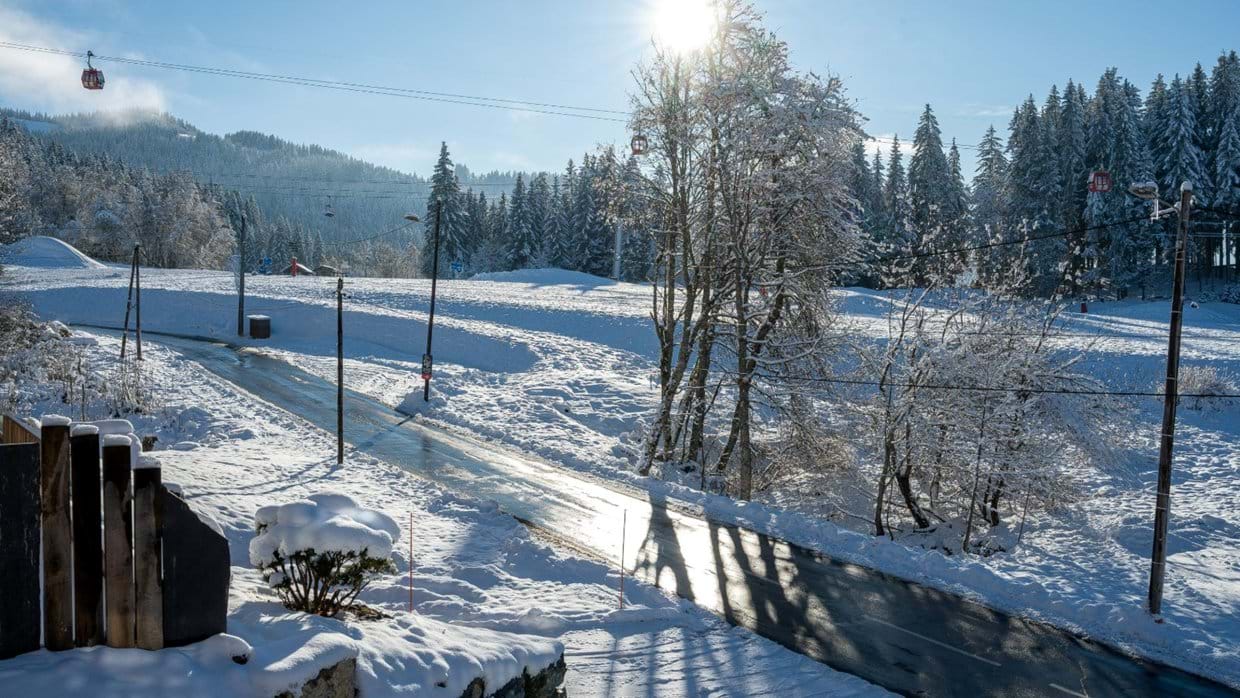 luxury-ski-chalets-les-gets-chalet-grizzly-oxford-ski-view (2).jpg