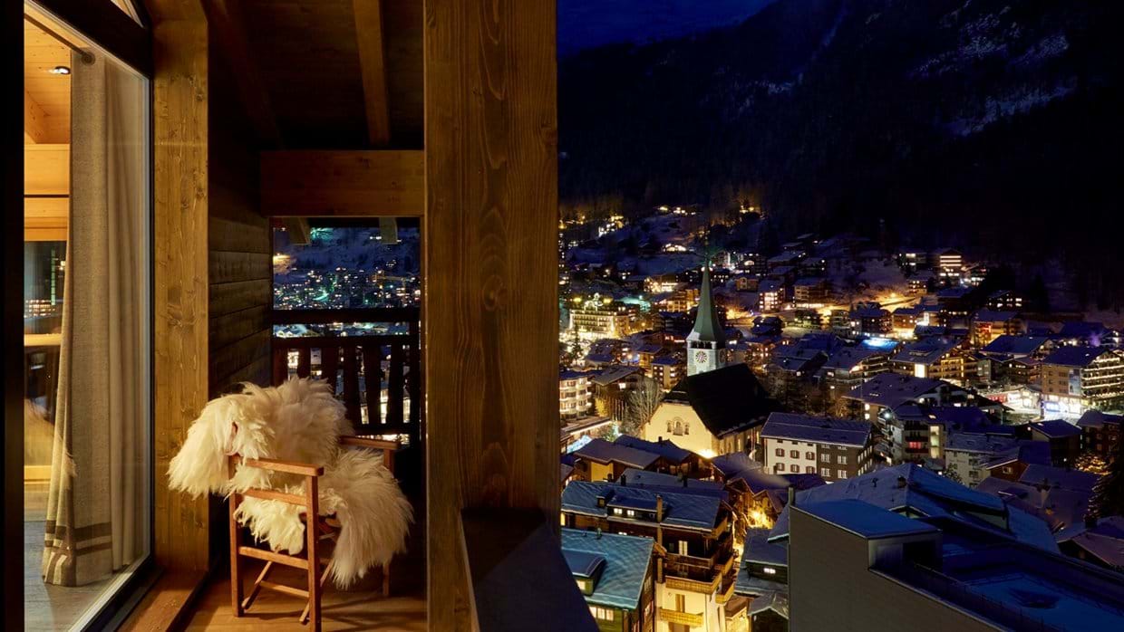 Luxury-Ski-Apartment-Zermatt-Apartment-Panorama-Oxford-Ski-Balcony.jpg
