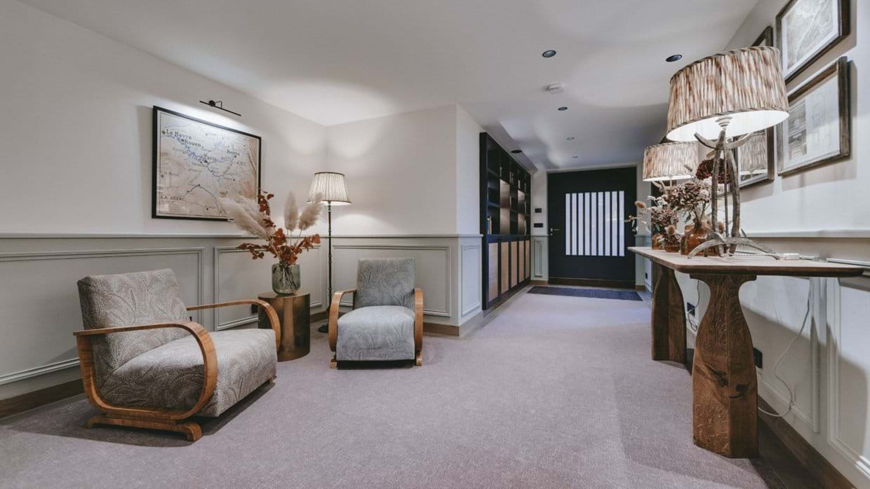 luxury-ski-chalets-val-disere-chalet-la-tene-oxford-ski-hallway (2).jpg