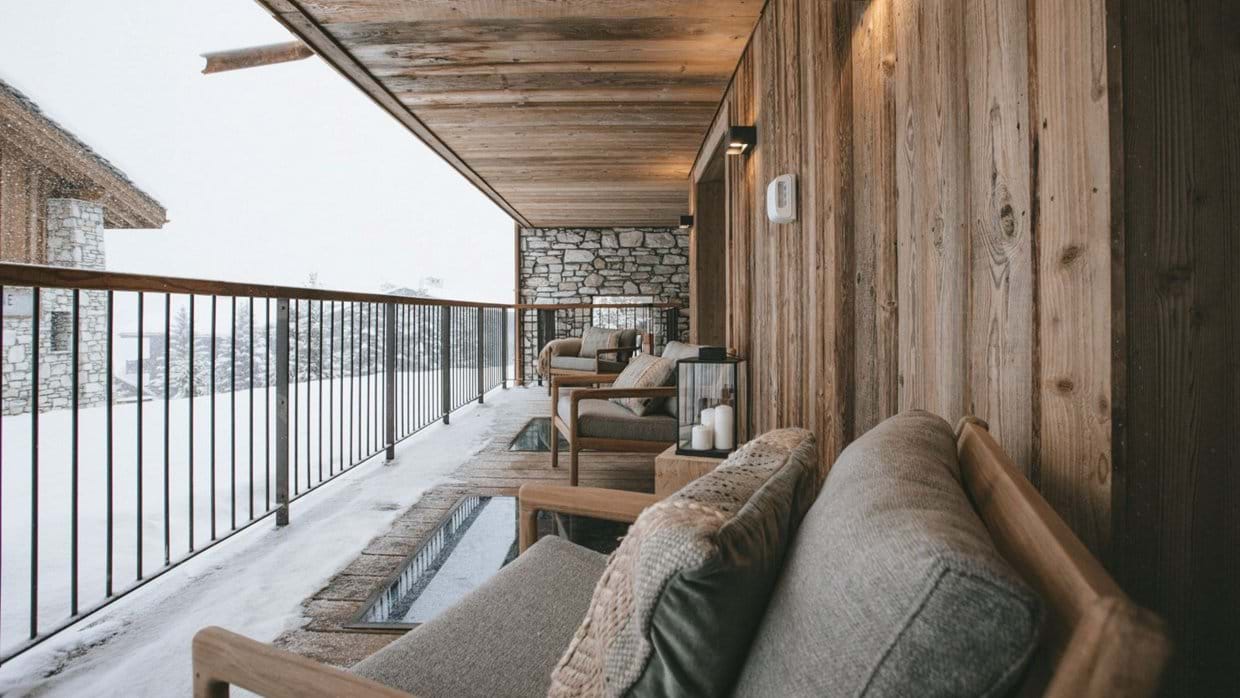 luxury-ski-chalets-val-disere-chalet-la-tene-oxford-ski-balcony.jpg