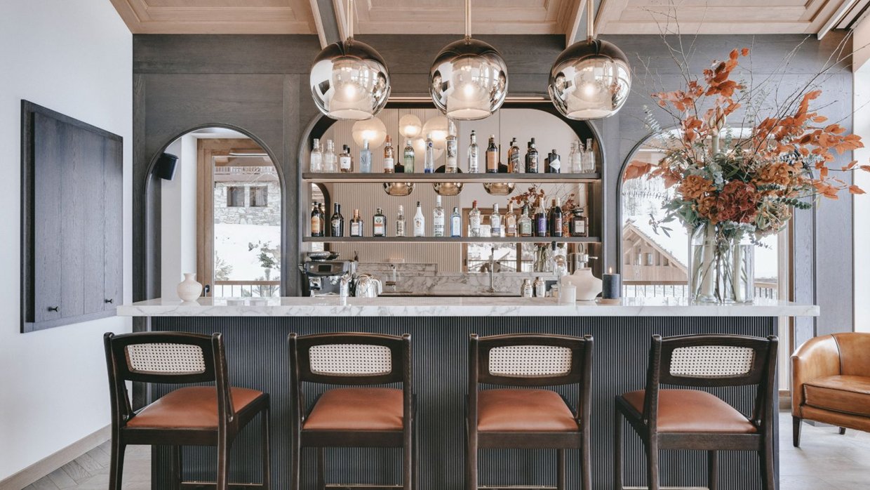 luxury-ski-chalets-val-disere-chalet-la-tene-oxford-ski-bar.jpg