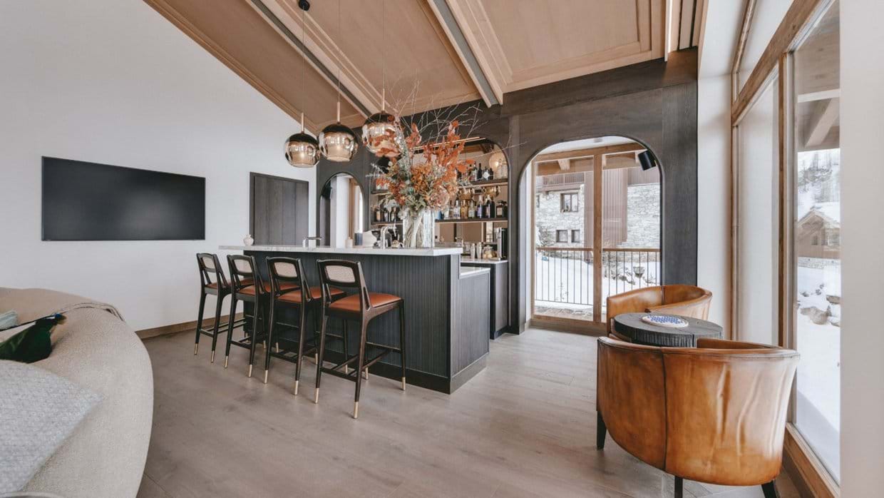 luxury-ski-chalets-val-disere-chalet-la-tene-oxford-ski-bar2 (2).jpg