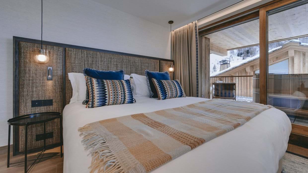 luxury-ski-chalets-val-disere-chalet-la-tene-oxford-ski-bedroom1 (3).jpg