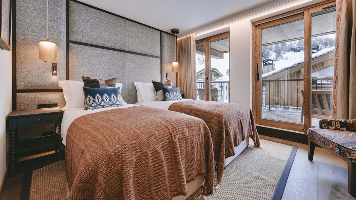luxury-ski-chalets-val-disere-chalet-la-tene-oxford-ski-bedroom2 (2).jpg