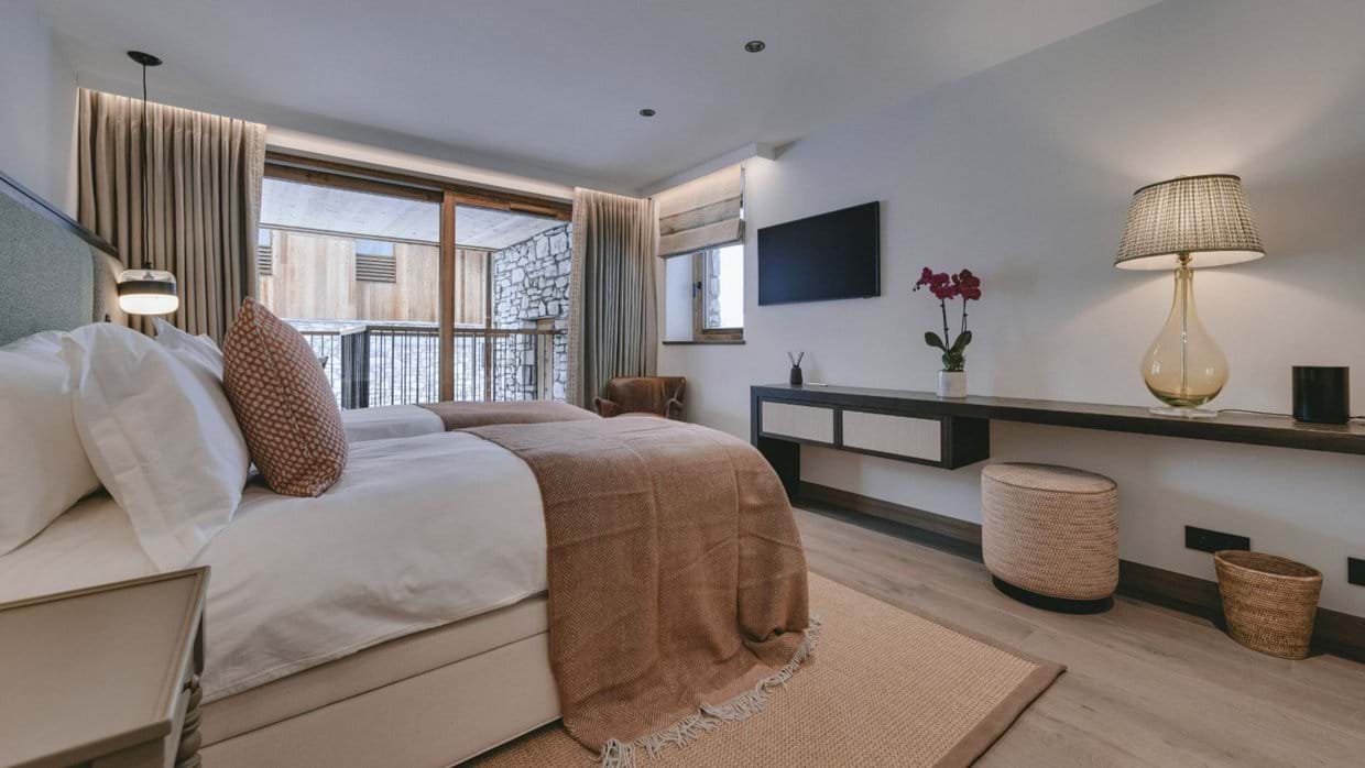 luxury-ski-chalets-val-disere-chalet-la-tene-oxford-ski-bedroom5 (1).jpg