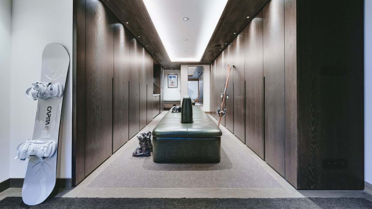 luxury-ski-chalets-val-disere-chalet-la-tene-oxford-ski-boot-room (1).jpg