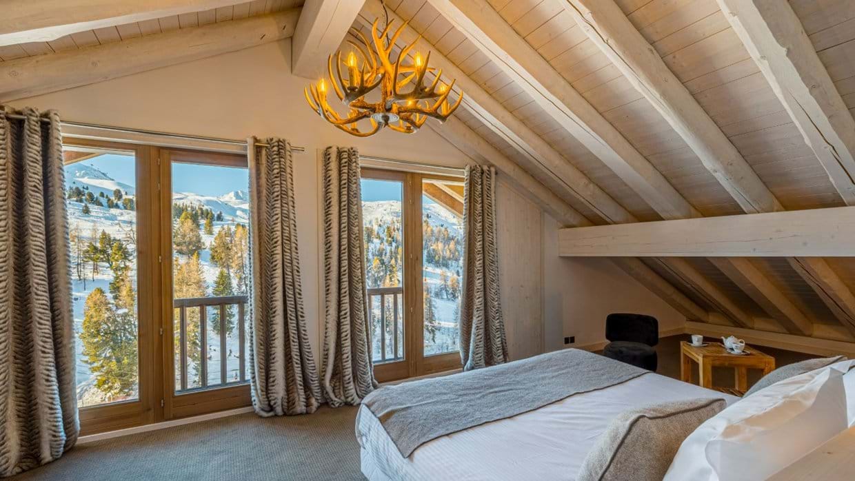 Luxury-Ski-Chalet-La Plagne-Chalet-Hugo-Oxford-Ski- Bedroom 1 (2).jpg