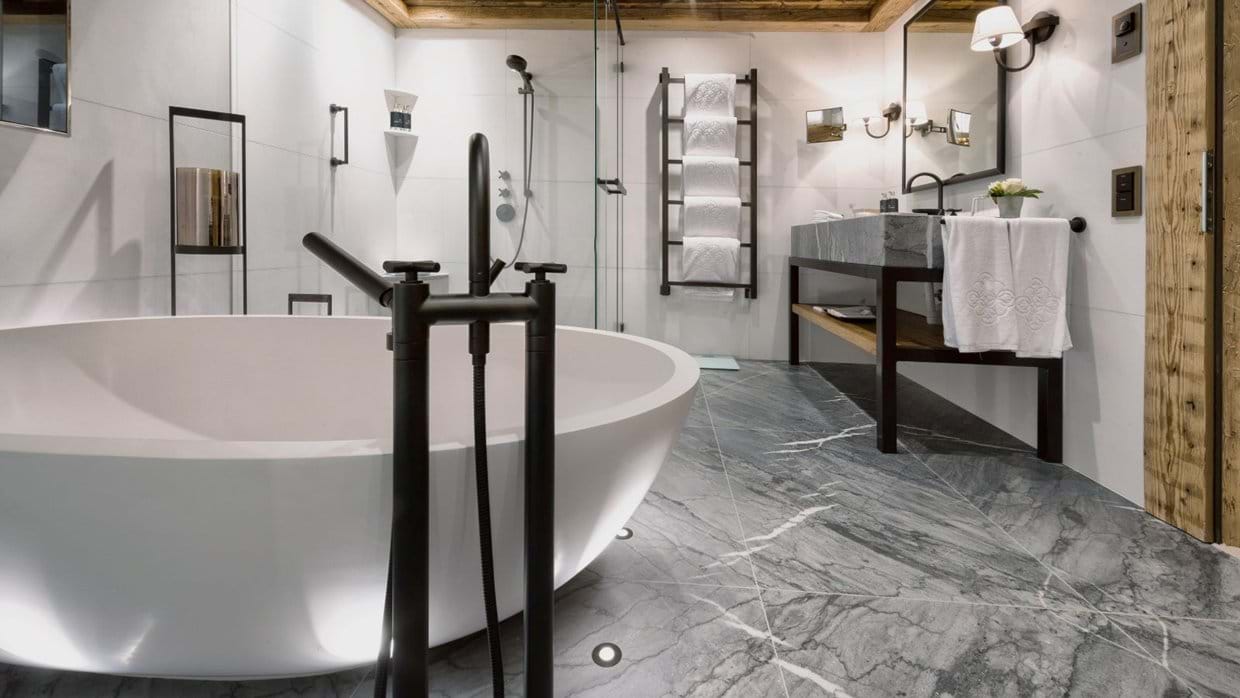 Luxury-Ski-Chalet-Gstaad-Panorama-Suite-Alpina-Gstaad-Oxford-Ski-Bathroom.jpg