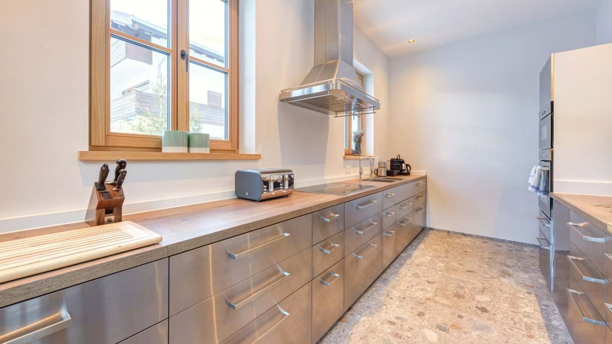 Luxury-Ski-Chalet-St-Anton-Chalet-Silver-Fox-1-Oxford-Ski-Kitchen.jpg