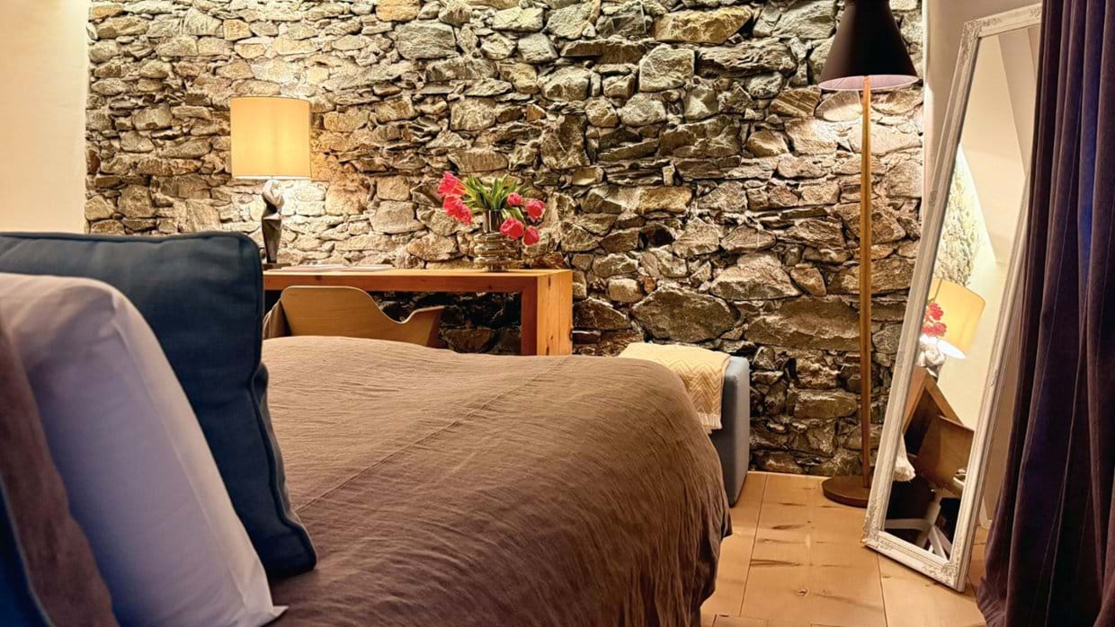 luxury-ski-chalet-st-moritz-chesa-laret-oxford-ski-bedroom2 (1).jpg