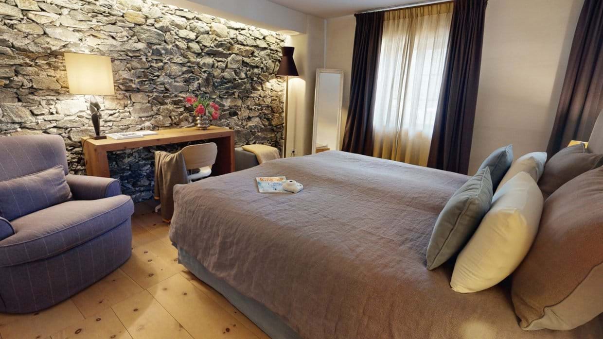 luxury-ski-chalet-st-moritz-chesa-laret-oxford-ski-bedroom2 (2).jpg