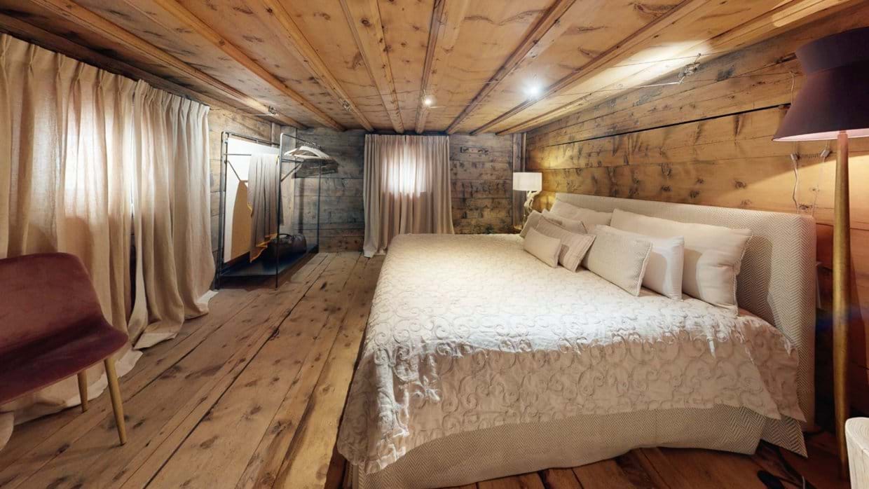 luxury-ski-chalet-st-moritz-chesa-laret-oxford-ski-bedroom3 (1).jpg