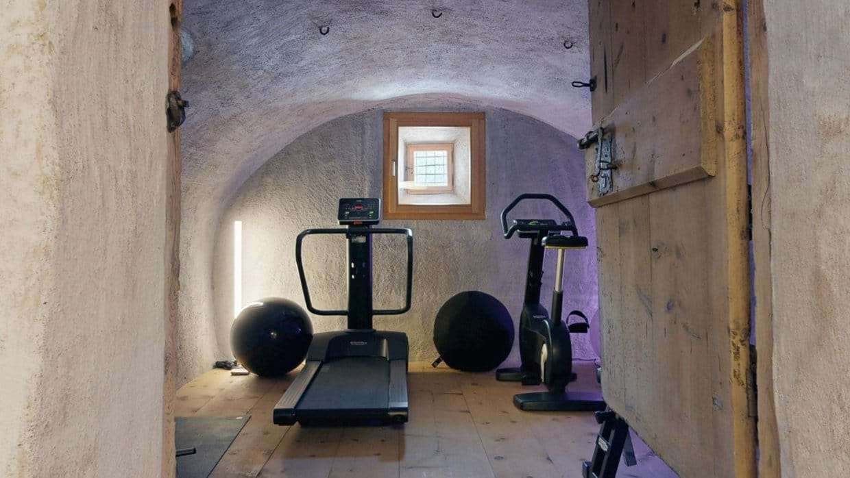luxury-ski-chalet-st-moritz-chesa-laret-oxford-ski-gym.jpg