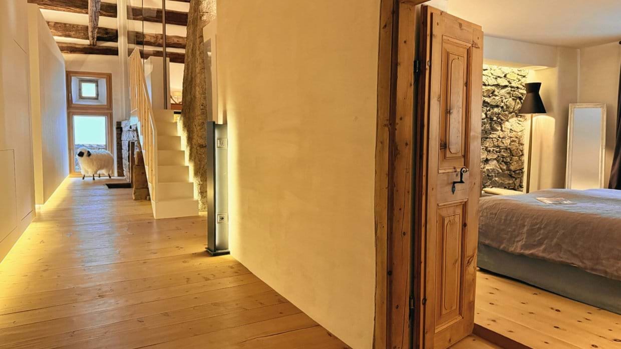 luxury-ski-chalet-st-moritz-chesa-laret-oxford-ski-kitchen (2).jpg