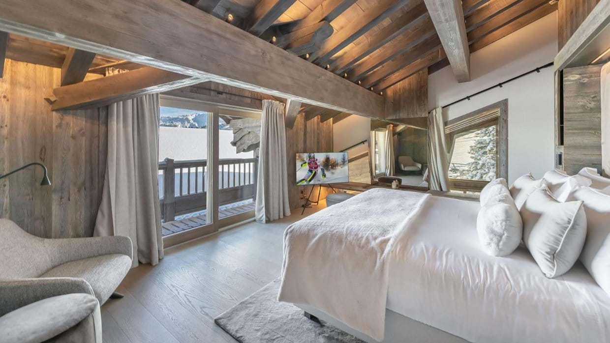 Luxury-Ski-Chalet-Courchevel-1850-Chalet-Bellarossa-Oxford-Ski-Bedroom.jpg