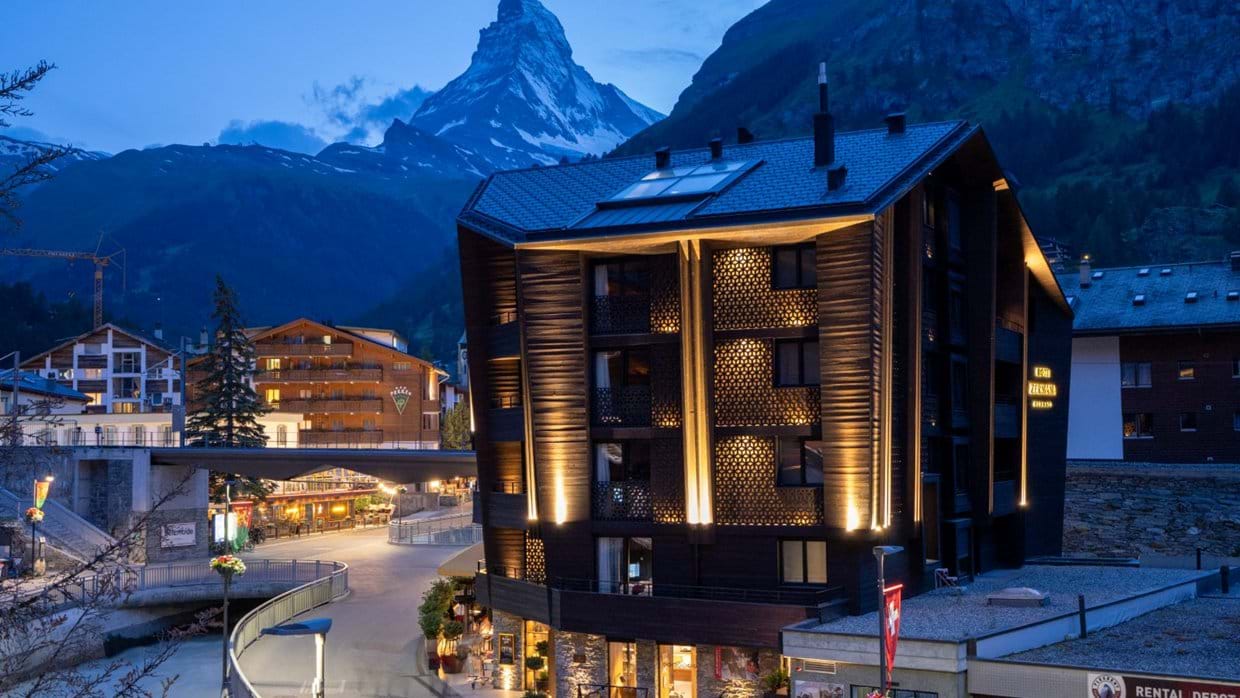 luxury-ski-chalets-zermatt-zermama-oxford-ski-external-night (1).jpg