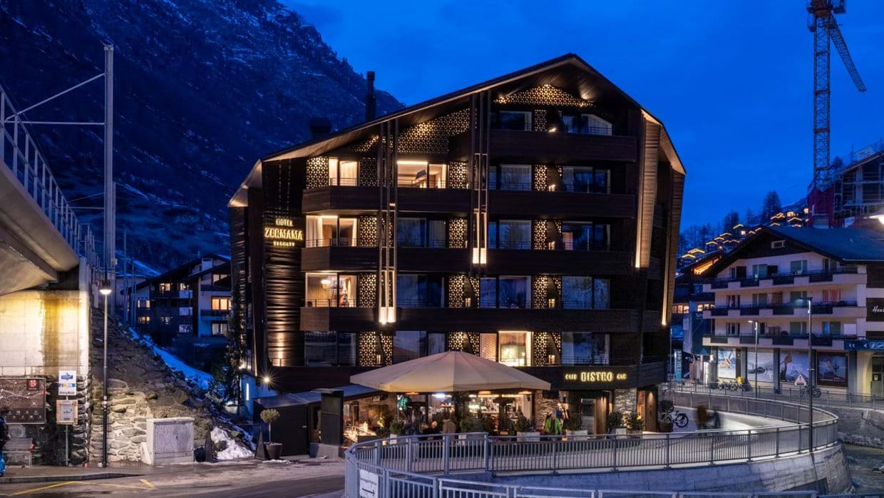 luxury-ski-chalets-zermatt-zermama-oxford-ski-external-night (3).jpg