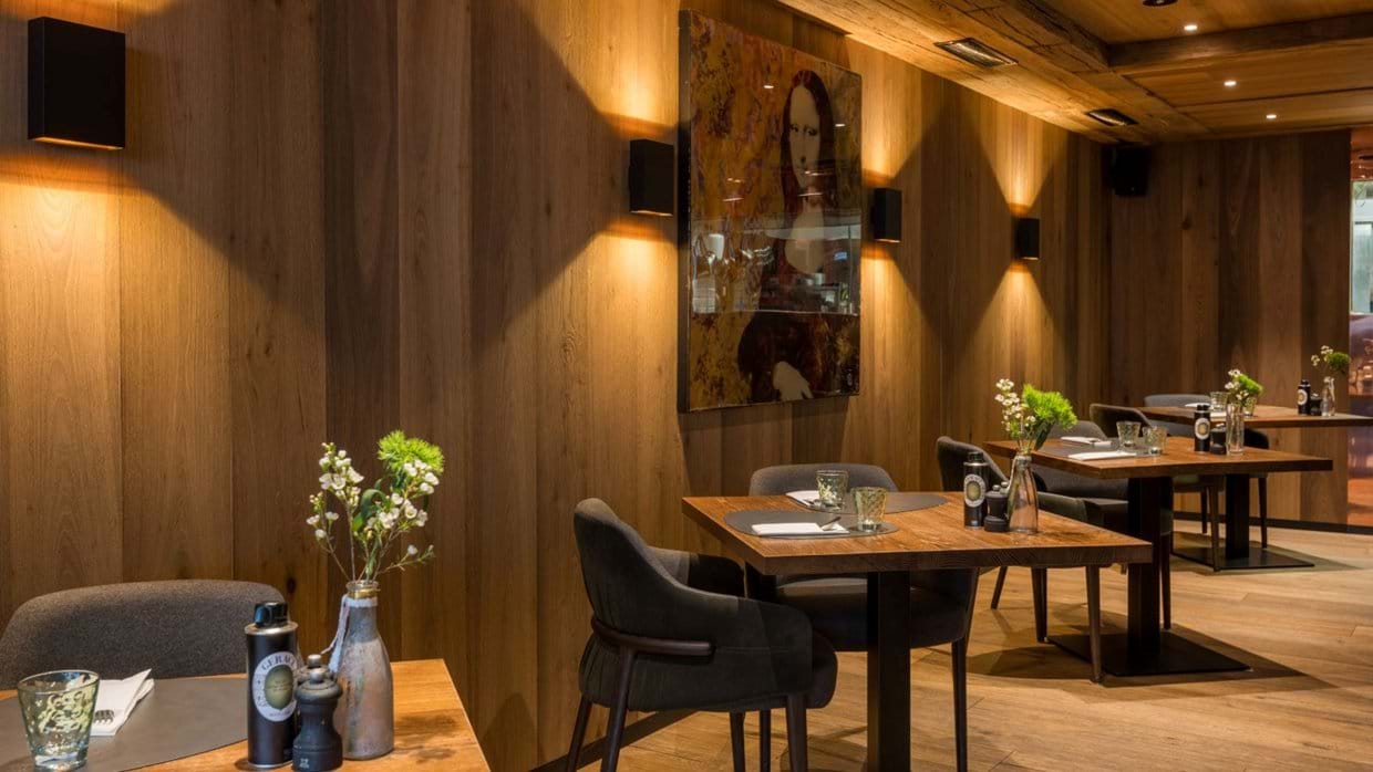 luxury-ski-chalets-zermatt-zermama-oxford-ski-restaurant (2).jpg